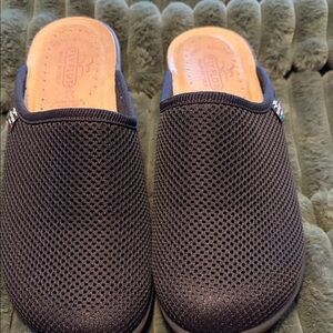 Black Mesh genuine leather 
/mesh Women’s Slip-On Shoes